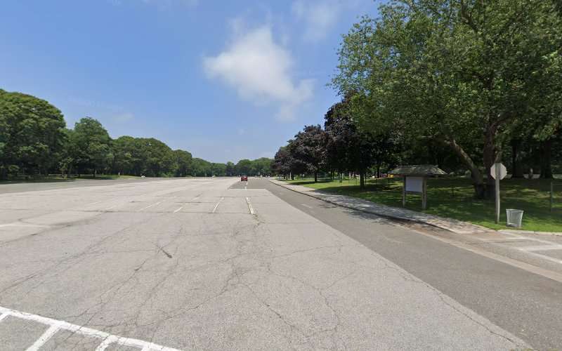 ChargePoint Charging Station EV Charging Station at 880 Lake Dr