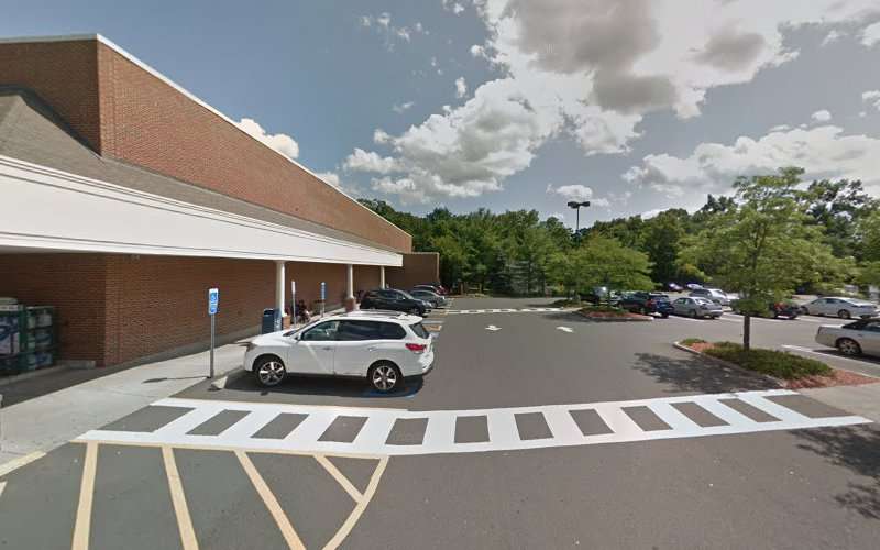 Shell Recharge Charging Station EV Charging Station at 385 Connecticut Ave