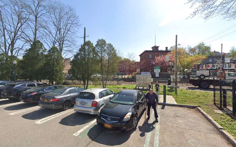ChargePoint Charging Station EV Charging Station at 414 Hudson Ave