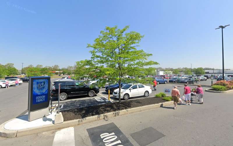 Shell Recharge Charging Station EV Charging Station at 7150 Hamilton Blvd
