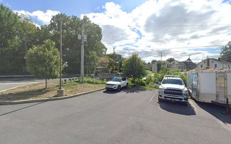 ChargePoint Charging Station EV Charging Station at 3105 Lincoln Hwy E