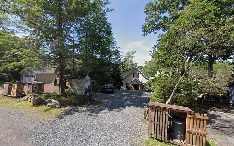 FLO Charging Station EV Charging Station at 114 S Lake Dr