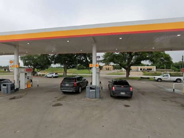 Shell Recharge Charging Station in Flatonia Texas