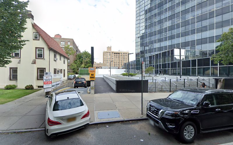 Blink Charging Station EV Charging Station at 8002 Kew Gardens Rd