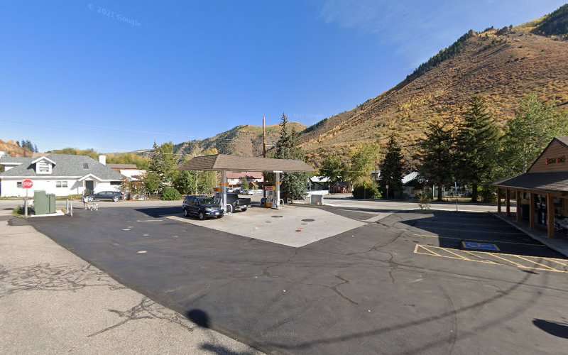 ChargePoint Charging Station EV Charging Station at 401 Main St