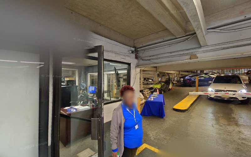 ChargePoint Charging Station EV Charging Station at 215 Hudson St