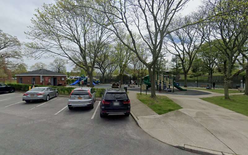 ChargePoint Charging Station EV Charging Station at 4 Baldwin Ave