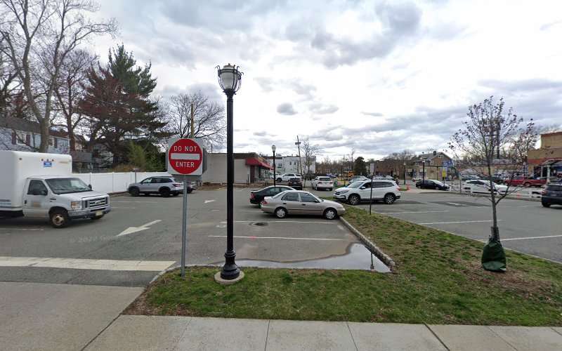 ChargePoint Charging Station EV Charging Station at 381 Broad Ave