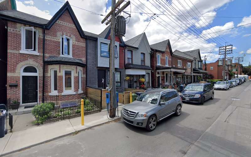 Flo Charging Station EV Charging Station at 10 Palmerston Ave