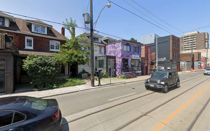 FLO Charging Station EV Charging Station at 2251 Dundas St W