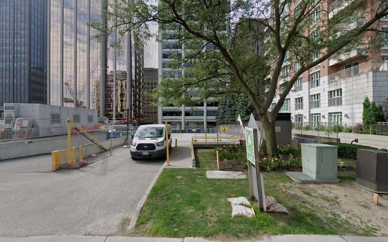 ChargePoint Charging Station EV Charging Station at 40 St Clair Ave W
