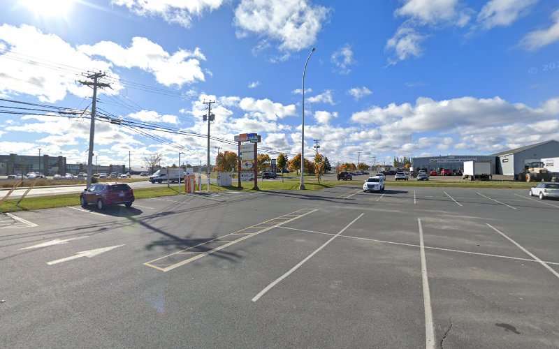eCharge Network Charging Station EV Charging Station at 3323 Rue de la Rive