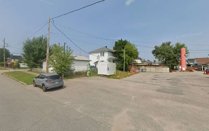 RL Energies Charging Station EV Charging Station at 393 Rue Bostonnais