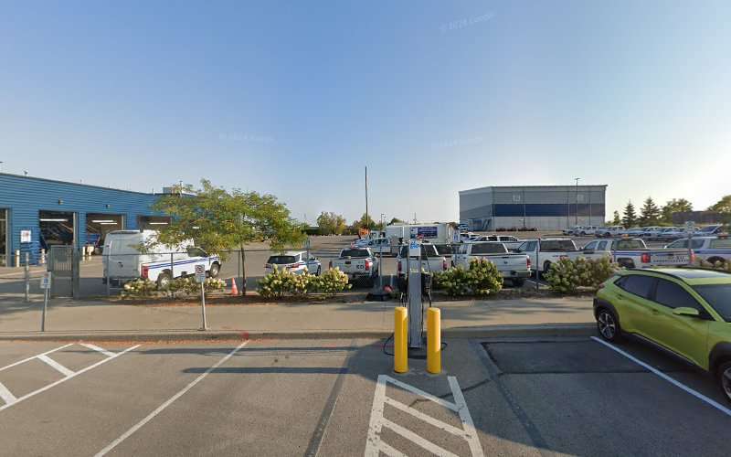 FLO Charging Station EV Charging Station at 199 Wentworth St E