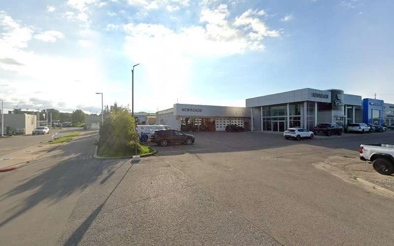 FLO Charging Station EV Charging Station at 18100 Yonge St