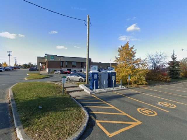 Circuit électrique Charging Station in Val-des-Sources Quebec Canada