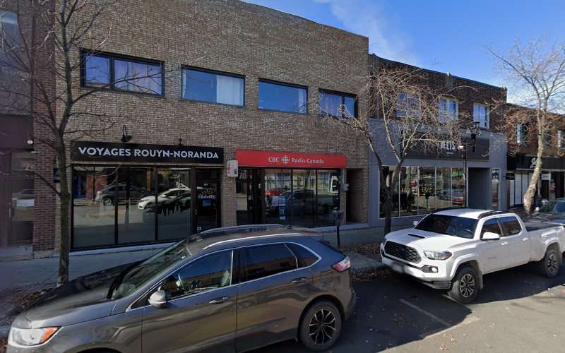 ChargePoint Charging Station EV Charging Station at 70 Av. Principale