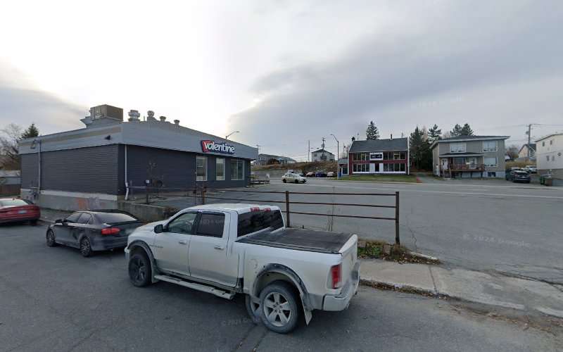 Electric Vehicle Charging Station EV Charging Station at 635 Av. Larivière
