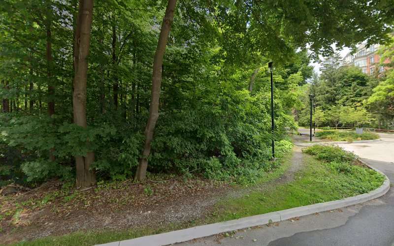 FLO Charging Station EV Charging Station at 2275 Bayview Ave