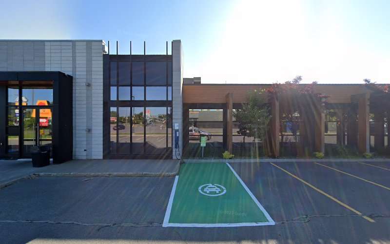 Circuit électrique Charging Station EV Charging Station at 3410 Bd Sainte-Anne