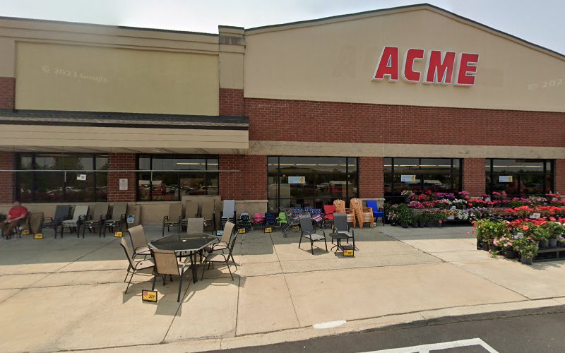 Shell Recharge Charging Station EV Charging Station at 400 Simpson Dr