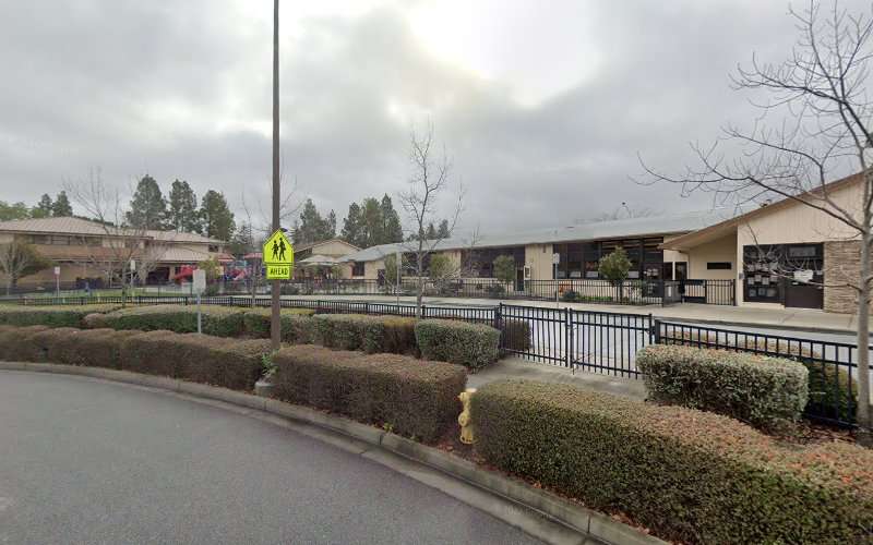 Oak Knoll Elementary School EV Charging Station at 1895 Oak Knoll Ln