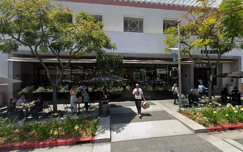 345 N Beverly Dr Garage EV Charging Station at 345 N Beverly Dr