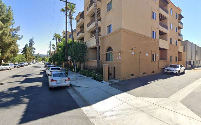 Tarzana Medical Atrium EV Charging Station at 5411 Etiwanda Ave