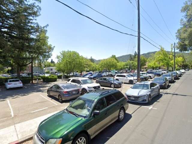 101 N Oak St Parking in Ukiah California