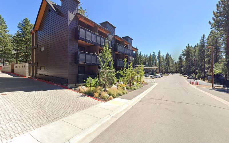 ChargePoint Charging Station EV Charging Station at 933 Poplar St
