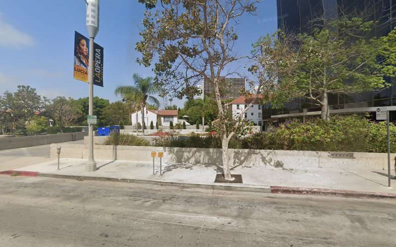 ChargePoint Charging Station EV Charging Station at 6100 Wilshire Blvd