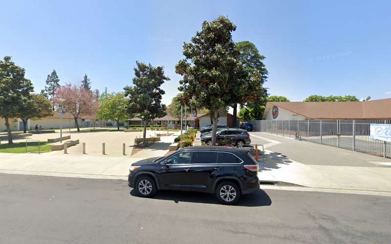 Shell Recharge Charging Station EV Charging Station at 4921 Cedar Ave