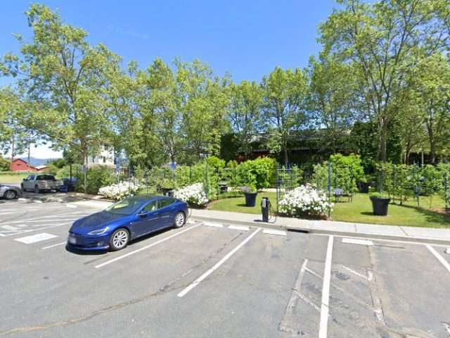 Tesla Destination Charger in Rutherford California