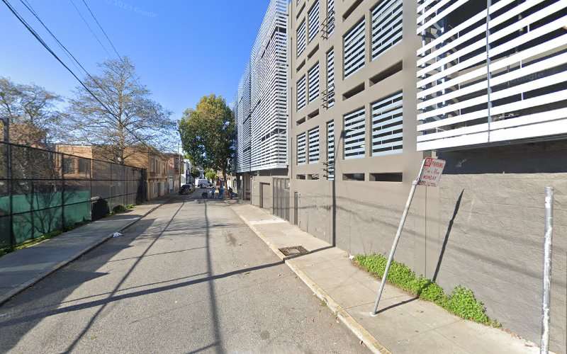 ChargePoint Charging Station EV Charging Station at 2055 Lombard St