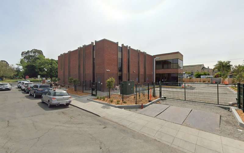 Kaiser Permanente Oakland Addiction Medicine & Recovery Services EV Charging Station at 380 W MacArthur Blvd