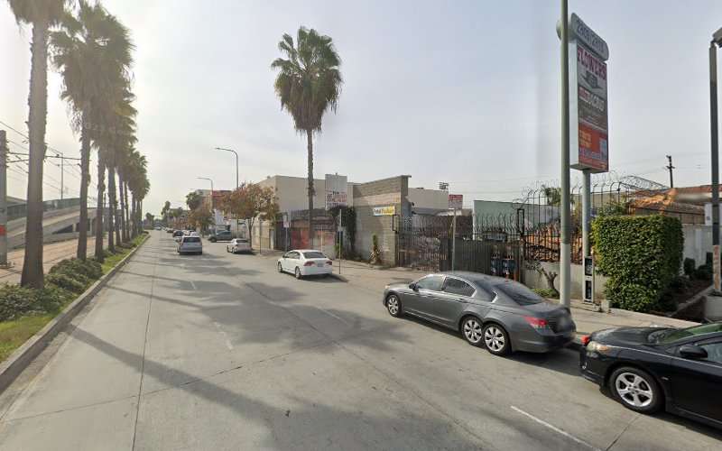 Flo Charging Station EV Charging Station at 2843 Flower St