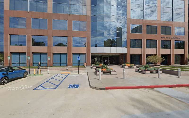 ChargePoint Charging Station EV Charging Station at 2 W MacArthur Blvd