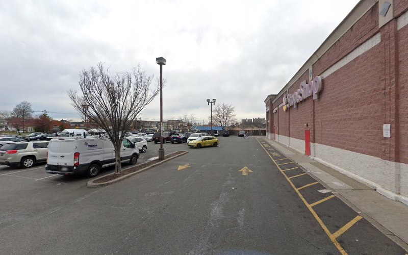Shell Recharge Charging Station EV Charging Station at 801 Newark Ave