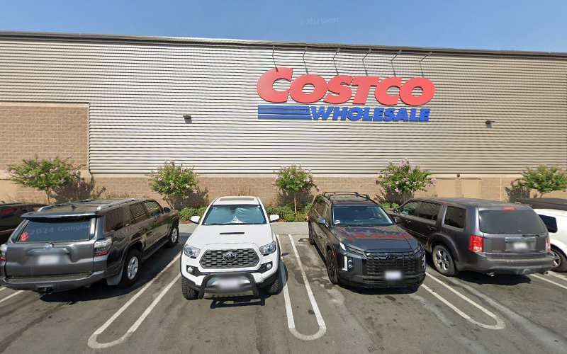 Blink Charging Station EV Charging Station at 1275 Airport Park Blvd