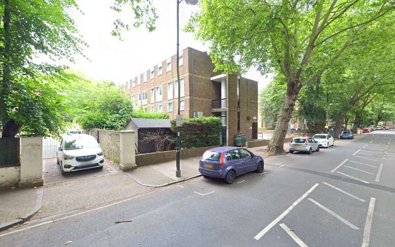 ubitricity Charging Station EV Charging Station at 114 Grosvenor Ave