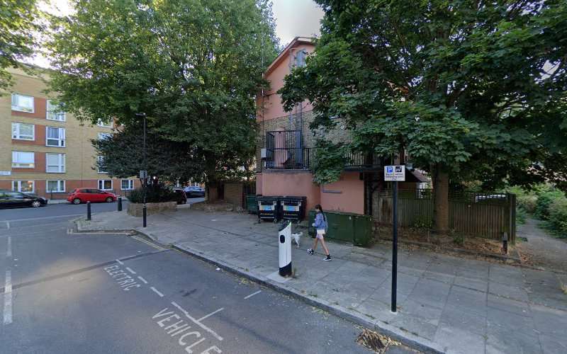 Source London Charging Station EV Charging Station at Clifton Rd