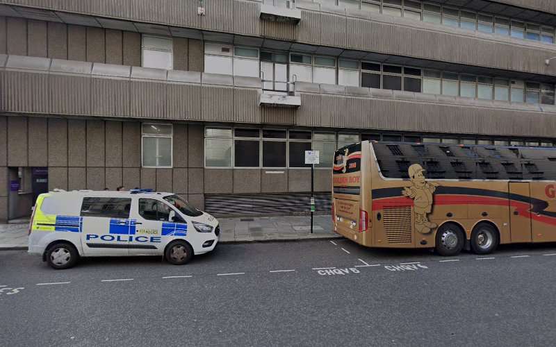 Qwello UK ltd Charging Station EV Charging Station at 133 Queen Victoria St