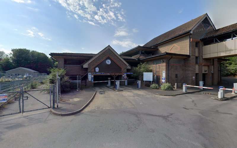 Mer Charging Station EV Charging Station at car park