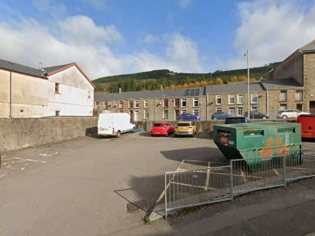Connected Kerb Charging Station in Car United Kingdom of Great Britain and Northern Ireland