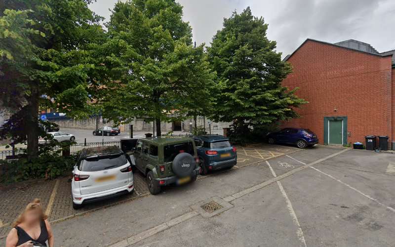 Connected Kerb Charging Stations EV Charging Station at Car Park