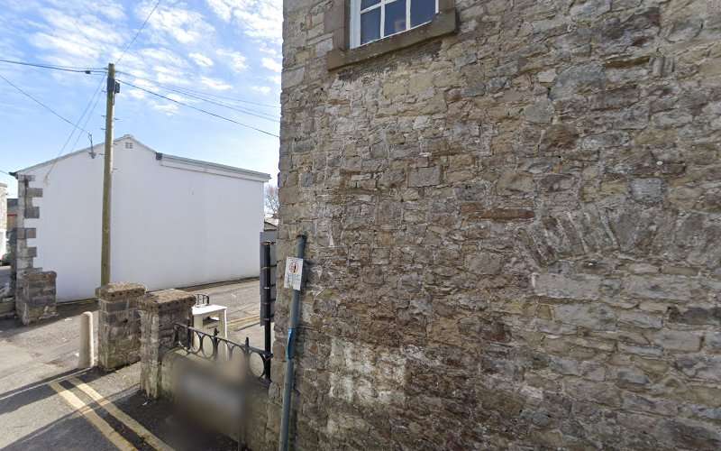 Connected Kerb Charging Station EV Charging Station at Car Park